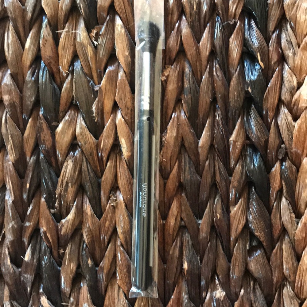 Younique blending brush